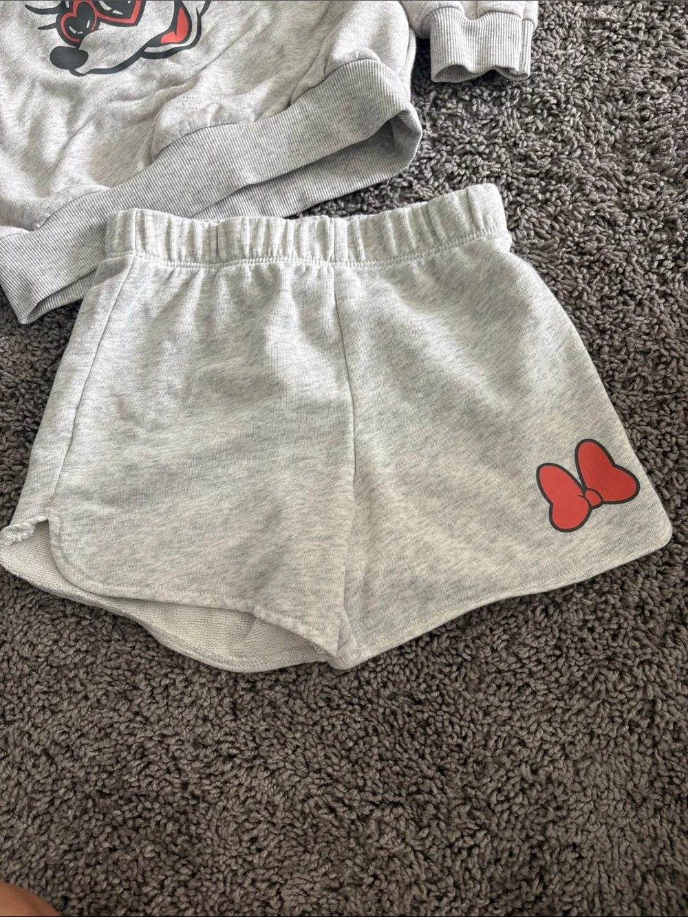Girls Minnie Mouse sweatshirt and shorts set